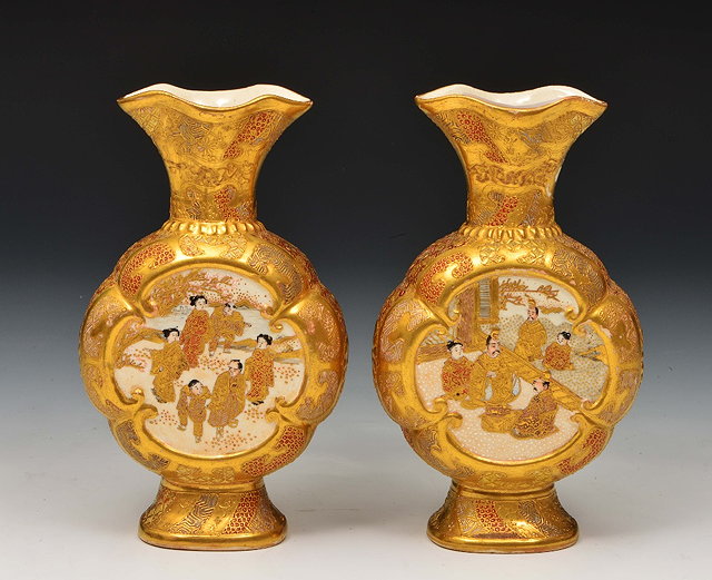 Appraisal: A pair of Japanese Satsuma vasesMeiji periodsigned Kinkozan decorated with