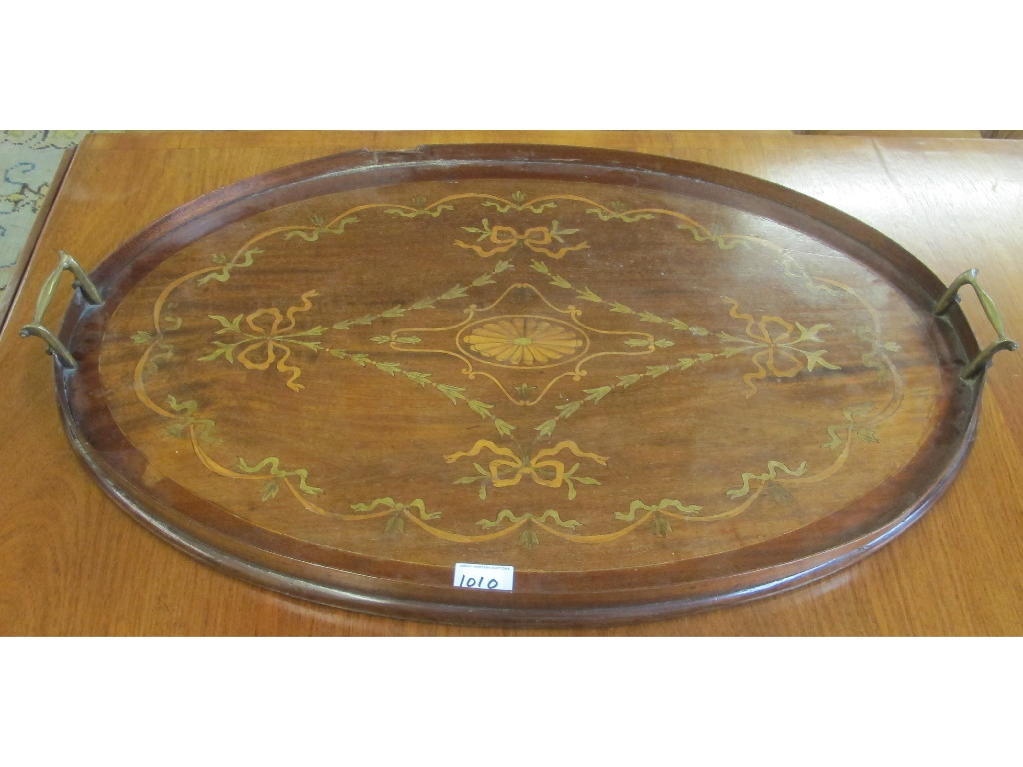 Appraisal: An Edwardian oval mahogany serving tray