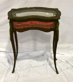 Appraisal: A Louis XV style bijouterie table veneered in kingwood with