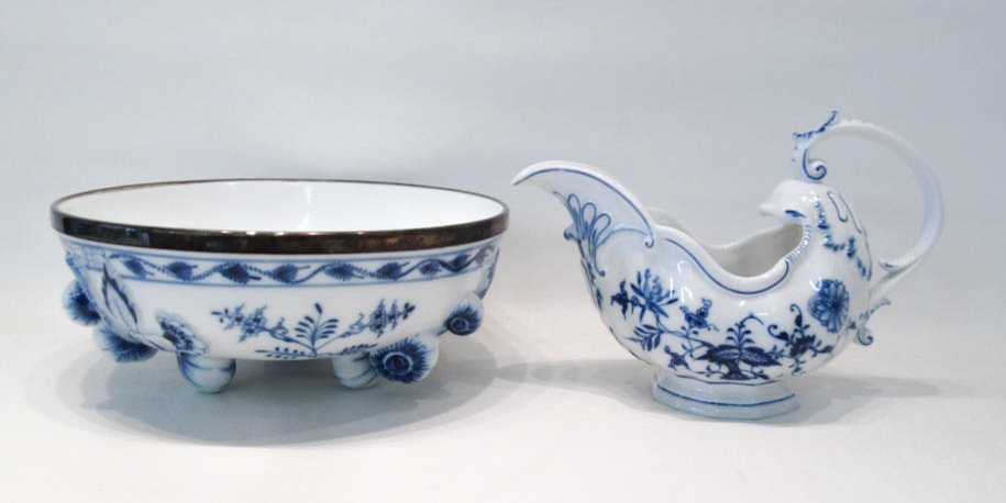 Appraisal: MEISSEN BLUE ONION GRAVY BOAT AND CENTERPIECE BOWL large gravy