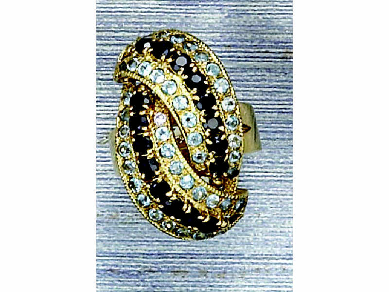 Appraisal: SAPPHIRE RING k yellow gold double swirl design ring set