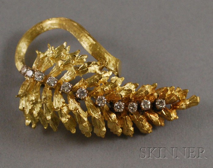 Appraisal: kt Gold and Diamond Leaf Brooch lg in total dwt