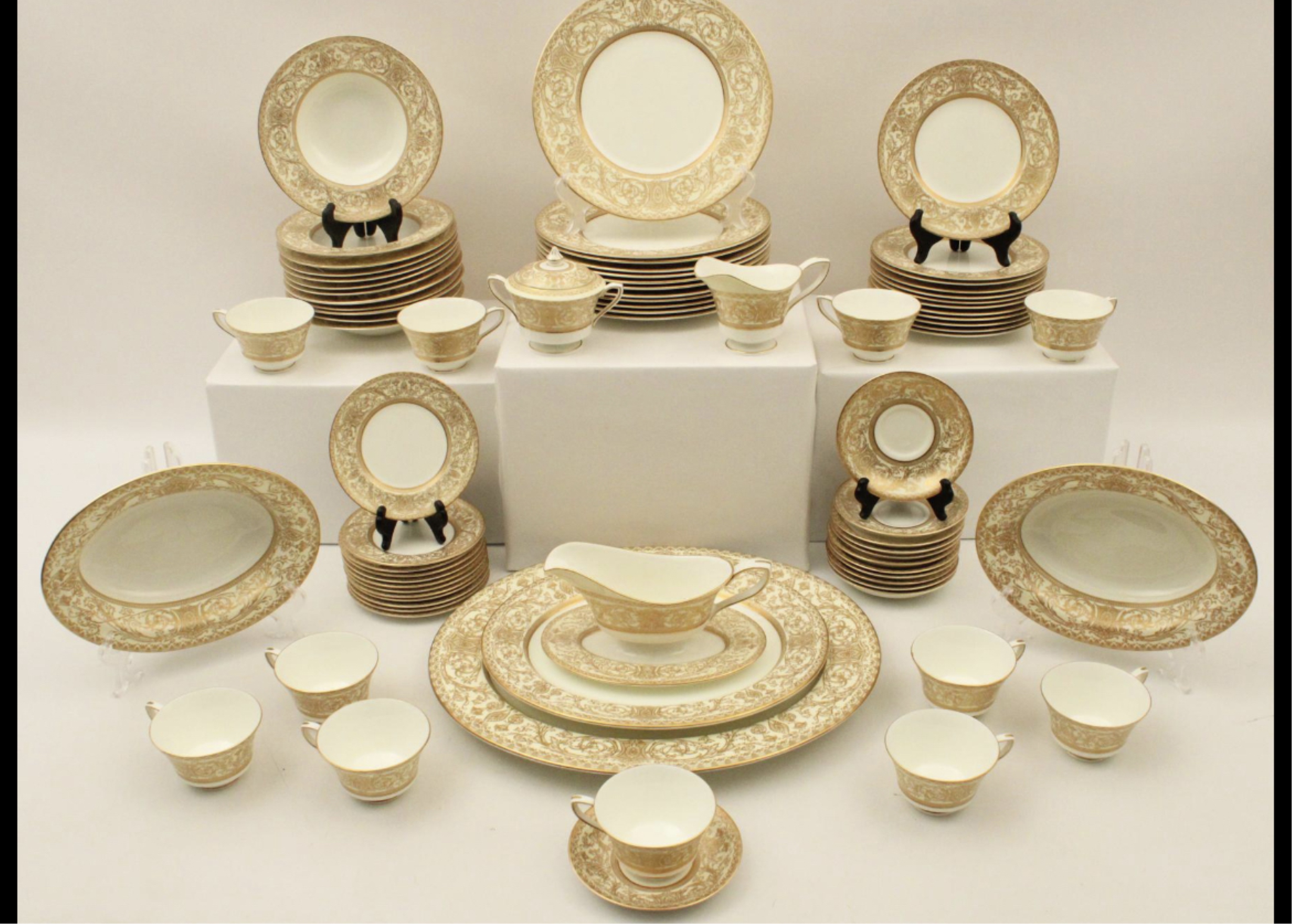 Appraisal: Royal Worcester dinner service Embassy pattern pcs total consisting of