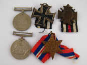 Appraisal: Five WWI and WWII medals being the WWII Defence Victory