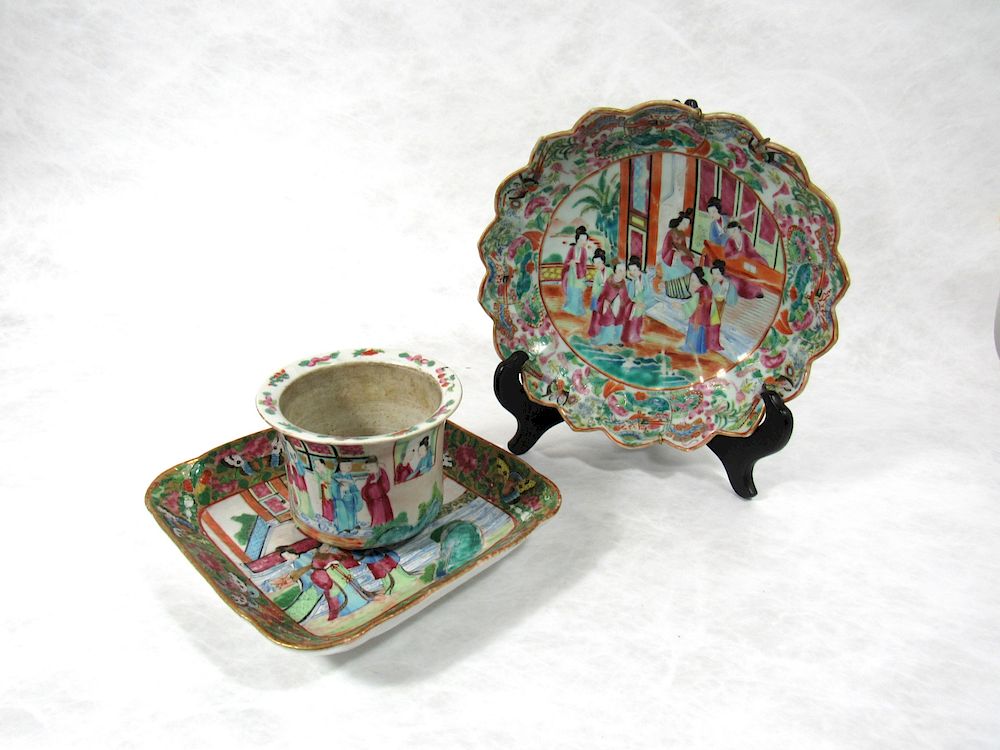 Appraisal: A Rose Medallion Jardiniere and Two Dishes A small jardiniere