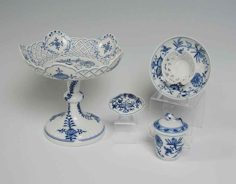 Appraisal: MEISSEN BLUE ONION RETICULATED COMPOTE PLUS The compote approx ''