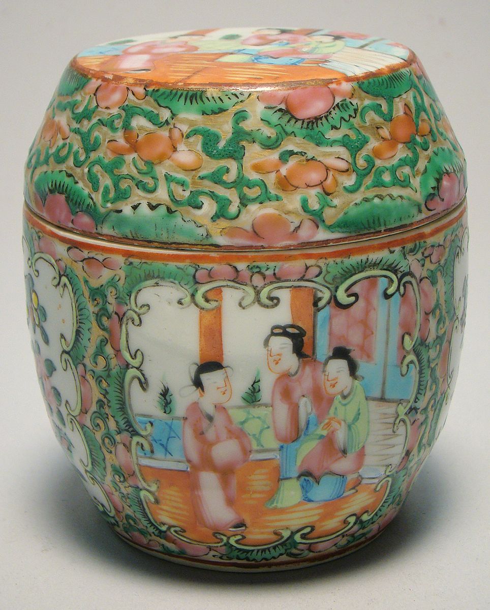 Appraisal: CHINESE EXPORT ROSE MEDALLION PORCELAIN COVERED JAR th CenturyIn barrel