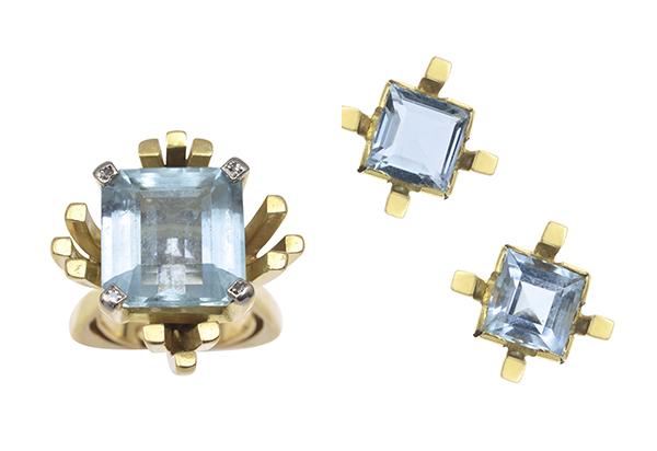 Appraisal: AN AQUAMARINE AND DIAMOND SUITE The ring featuring an emerald