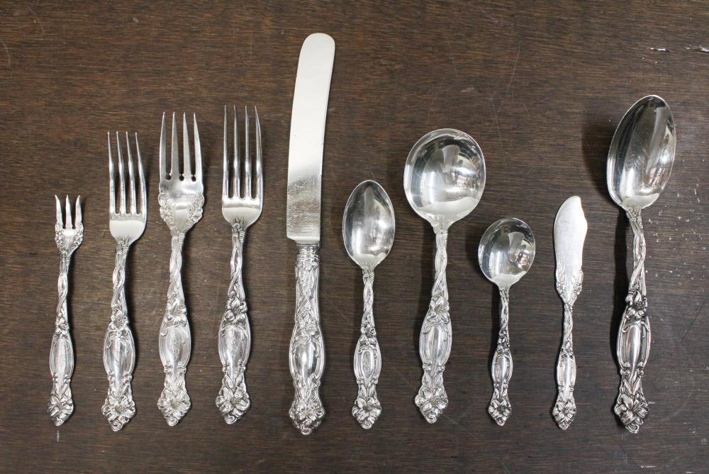 Appraisal: INTERNATIONAL FRONTENAC STERLING SILVER FLATWARE SET pieces comprised of dinner