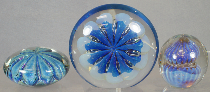 Appraisal: Robert Eickholt jellyfish paperweights h h d dated no damage