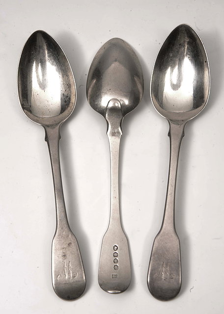 Appraisal: THREE SILVER FIDDLE PATTERN DESSERT SPOONS with marks for London