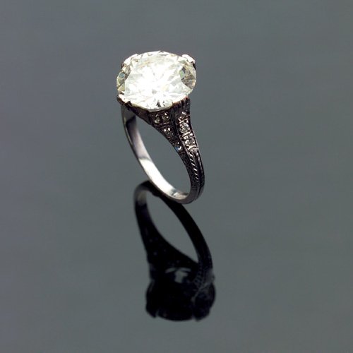 Appraisal: ART DECO Ring with a spectacular European-cut diamond in a