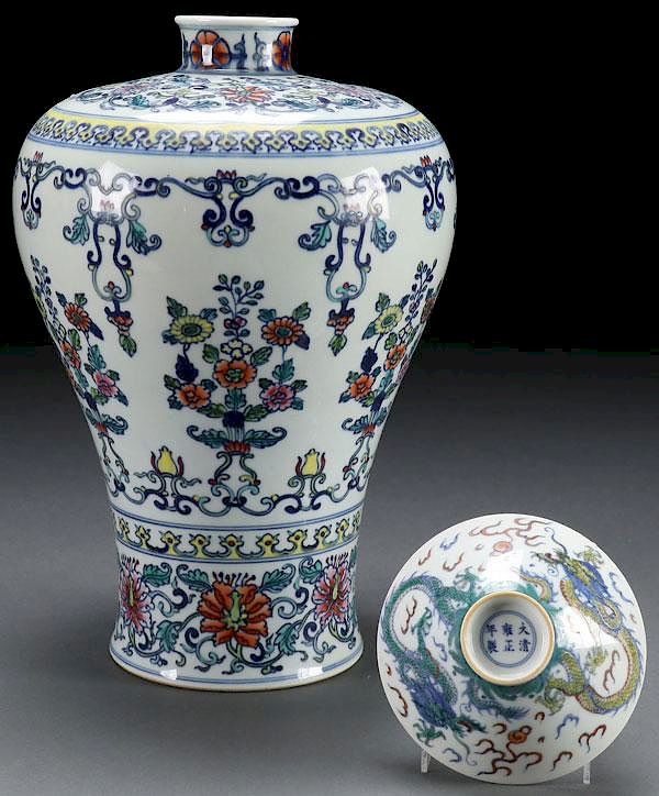 Appraisal: A CHINESE PORCELAIN WUCAI STYLE VASE AND BOWL A CHINESE