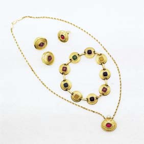 Appraisal: K GOLD JEWELRY SUITE K yellow gold jewelry suite bracelet