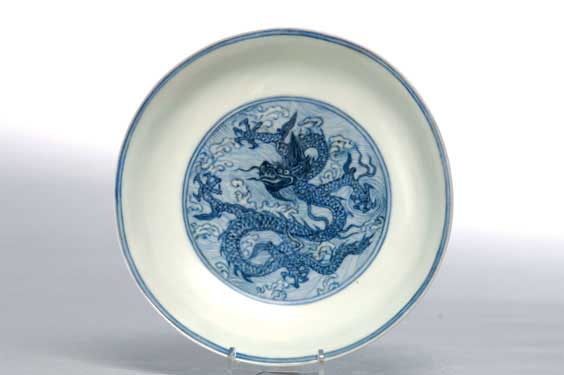 Appraisal: IMPERIAL CHENGHUA BLUE AND WHITE DISH Fine Chinese Ming Dynasty