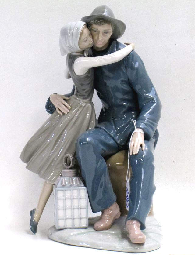 Appraisal: LLADRO PORCELAIN FIGURINE The Kiss Vincente Martinez sculptor issued retired