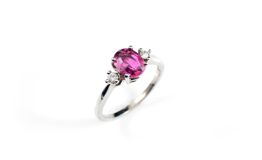 Appraisal: K PINK TOURMALINE AND DIAMOND RING An oval shaped mixed