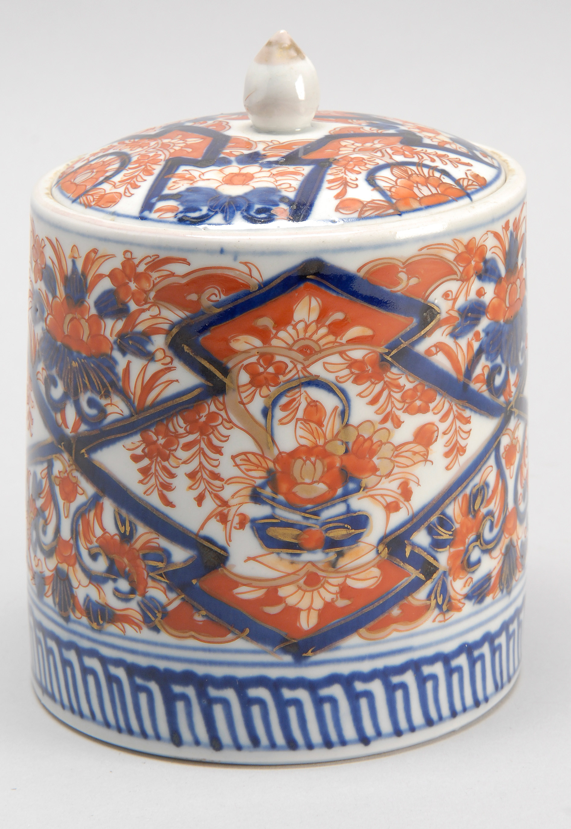 Appraisal: IMARI PORCELAIN COVERED JAR Meiji PeriodIn cylinder form with flower