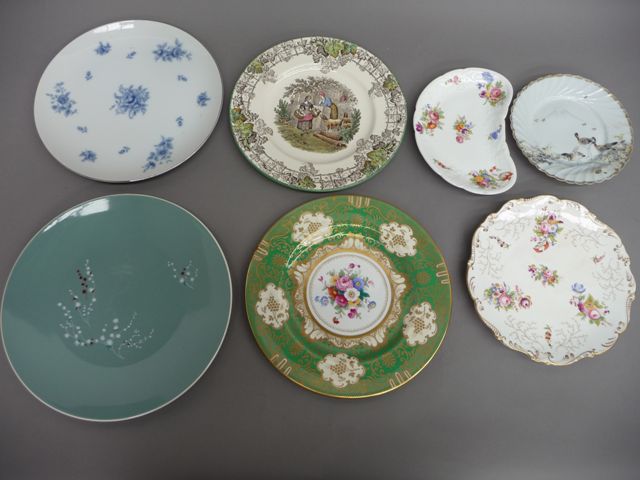 Appraisal: A quantity of th century and later plates comprising Japanese