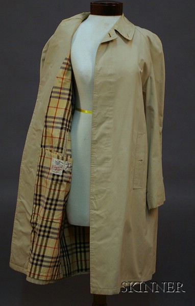 Appraisal: Vintage Man's Burberry Fairviewer Raincoat s tan cotton with Burberry