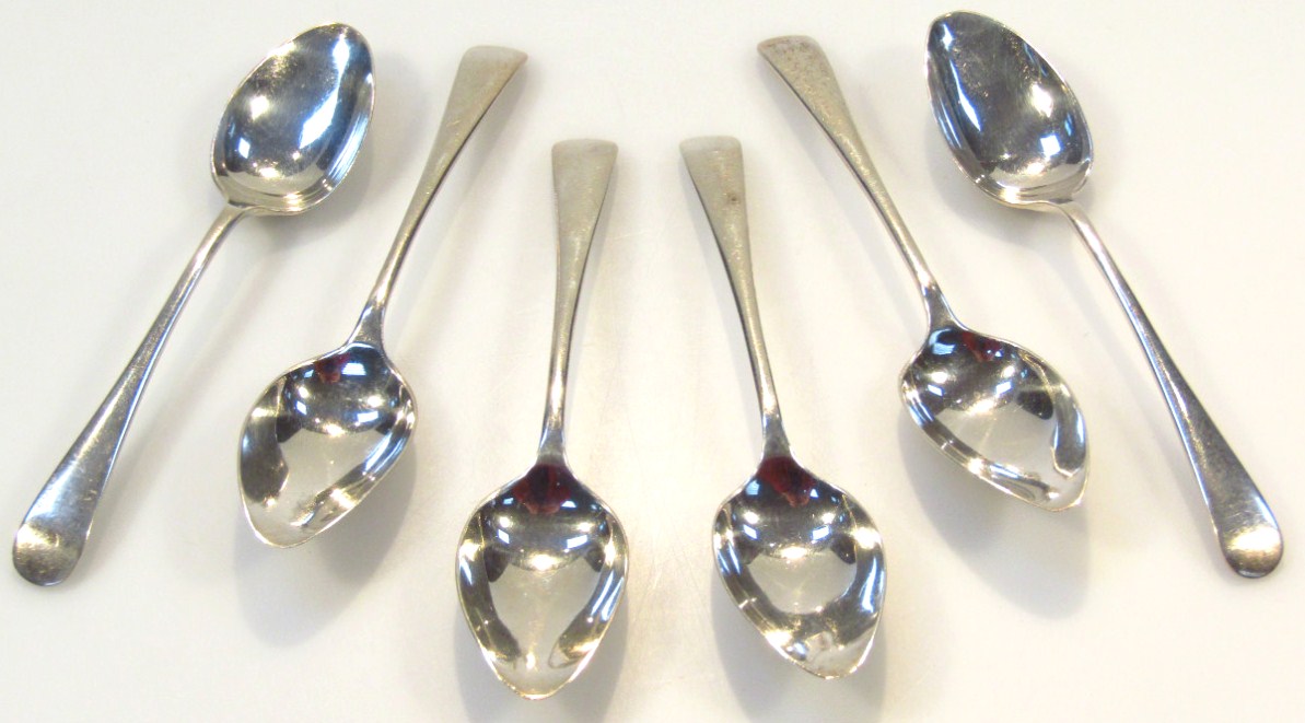 Appraisal: A set of six George V silver teaspoons Old English