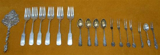 Appraisal: FITEEN PIECES SILVER FLATWARE Fourteen sterling and reticulated silver