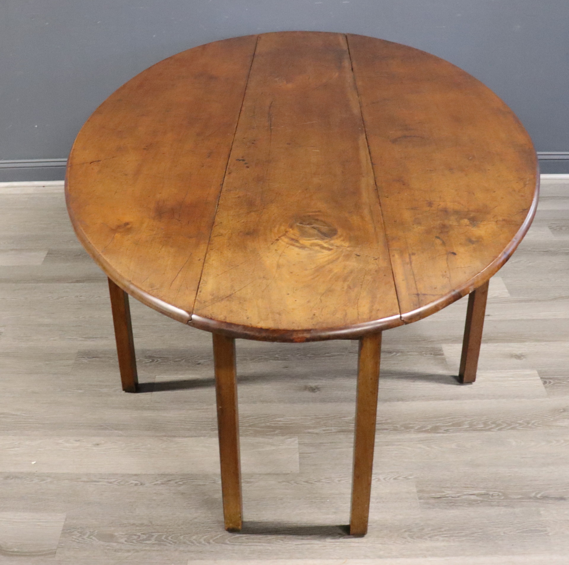 Appraisal: ANTIQUE DROP LEAF HUNT TABLE A great table Possibly pine