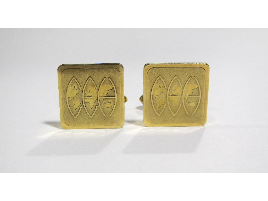 Appraisal: A pair of ct gold cuff links each of square