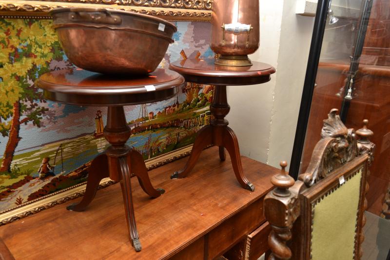 Appraisal: A PAIR OF TRIPOD BASED WINE TABLES A PAIR OF