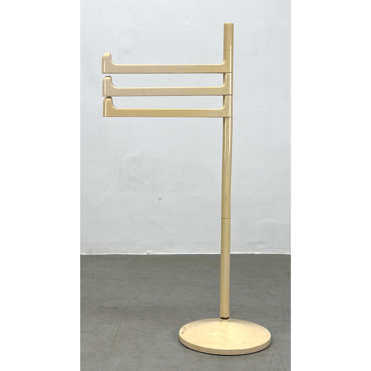 Appraisal: Italian Modern Towel Holder MAKIO HASUIKE for GEDY Molded Plastic