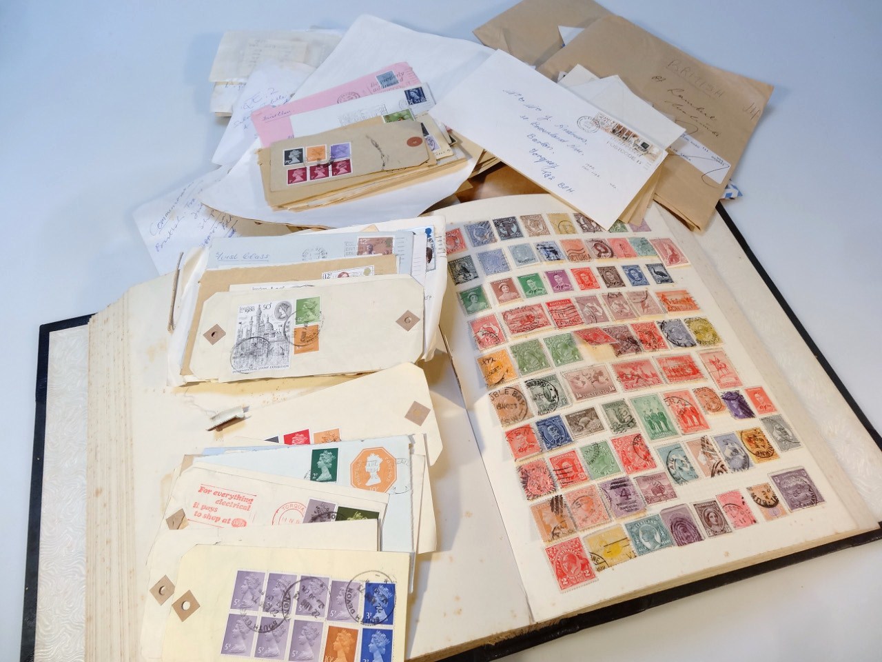 Appraisal: Various GB and World used stamps to include Morocco Agencies