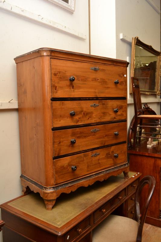 Appraisal: A VICTORIAN PINE FOUR DRAWER CHEST