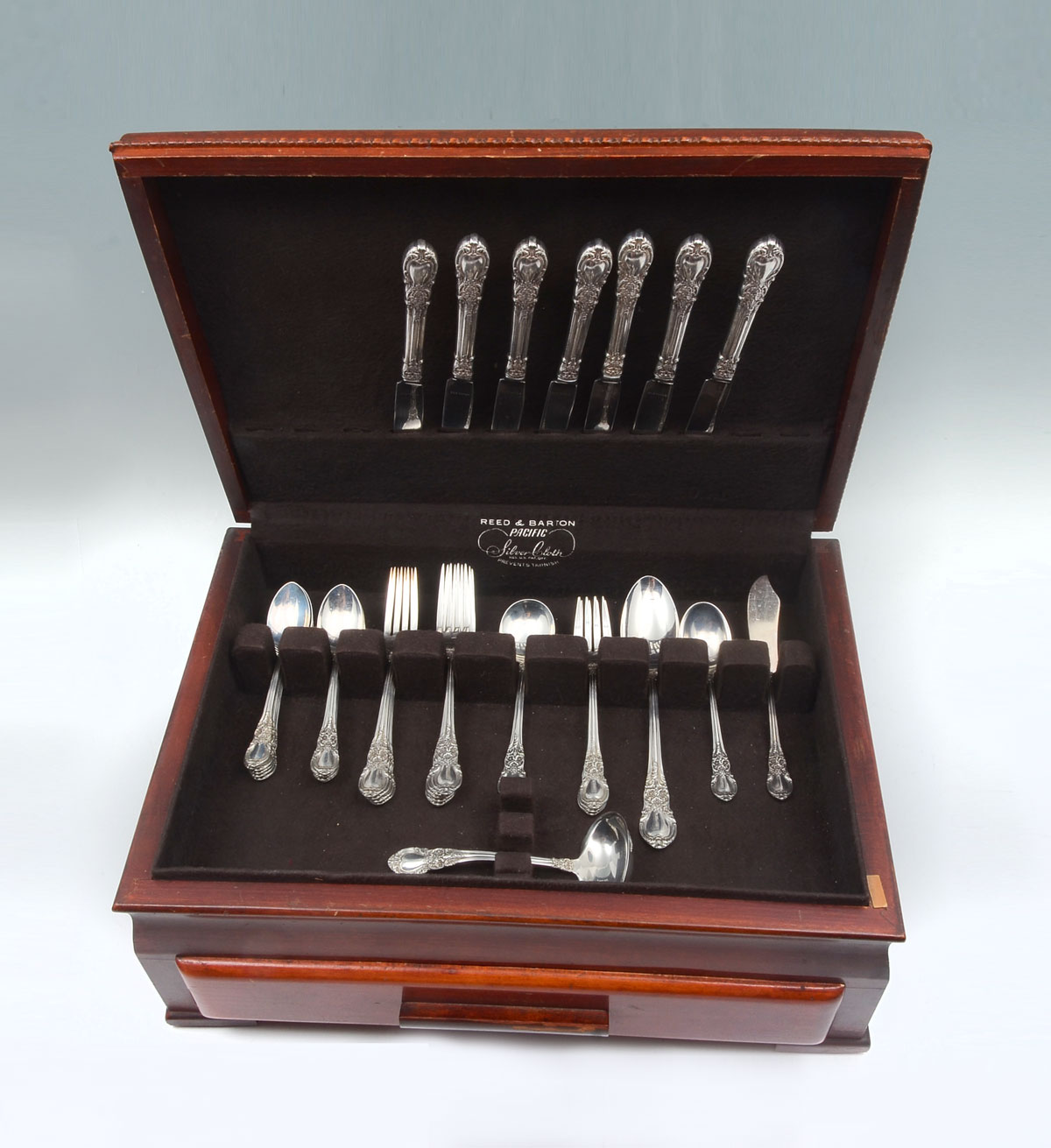 Appraisal: PC LUNT STERLING ''MODERN VICTORIAN'' FLATWARE Approx Ounces Comprising -