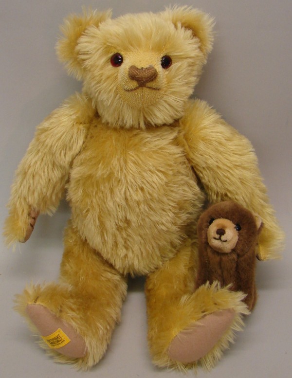 Appraisal: Pair of bears Long gold mohair tagged Merrythought bear with