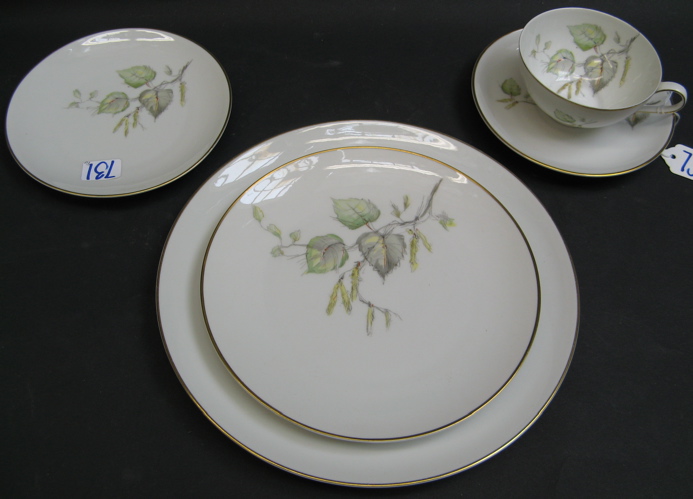 Appraisal: A GERMAN HUTSCHENREUTHER FINE CHINA SET pieces Selb Bavaria of