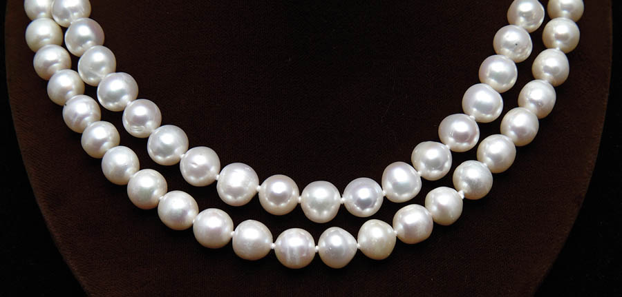 Appraisal: CULTURED PEARL NECKLACE Wonderful l necklace is comprised of -