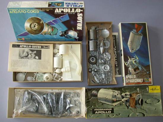 Appraisal: Apollo Spacecraft Three kits featuring the Apollo Command and Services