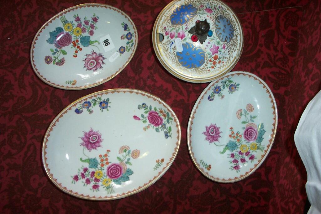 Appraisal: A set of three early th century Chinese oval dishes