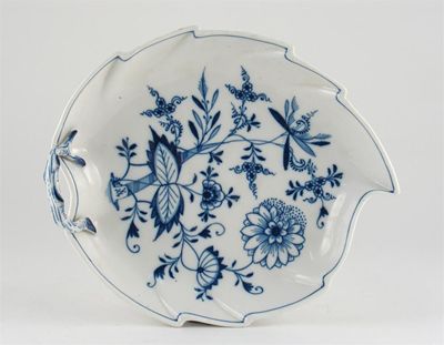 Appraisal: A Meissen leaf-shaped dish painted in blue with the 'Onion'