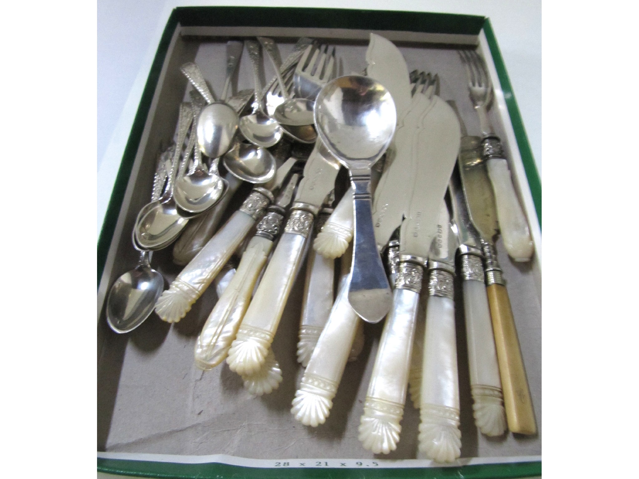 Appraisal: A lot comprising a set of twelve silver teaspoons Glasgow