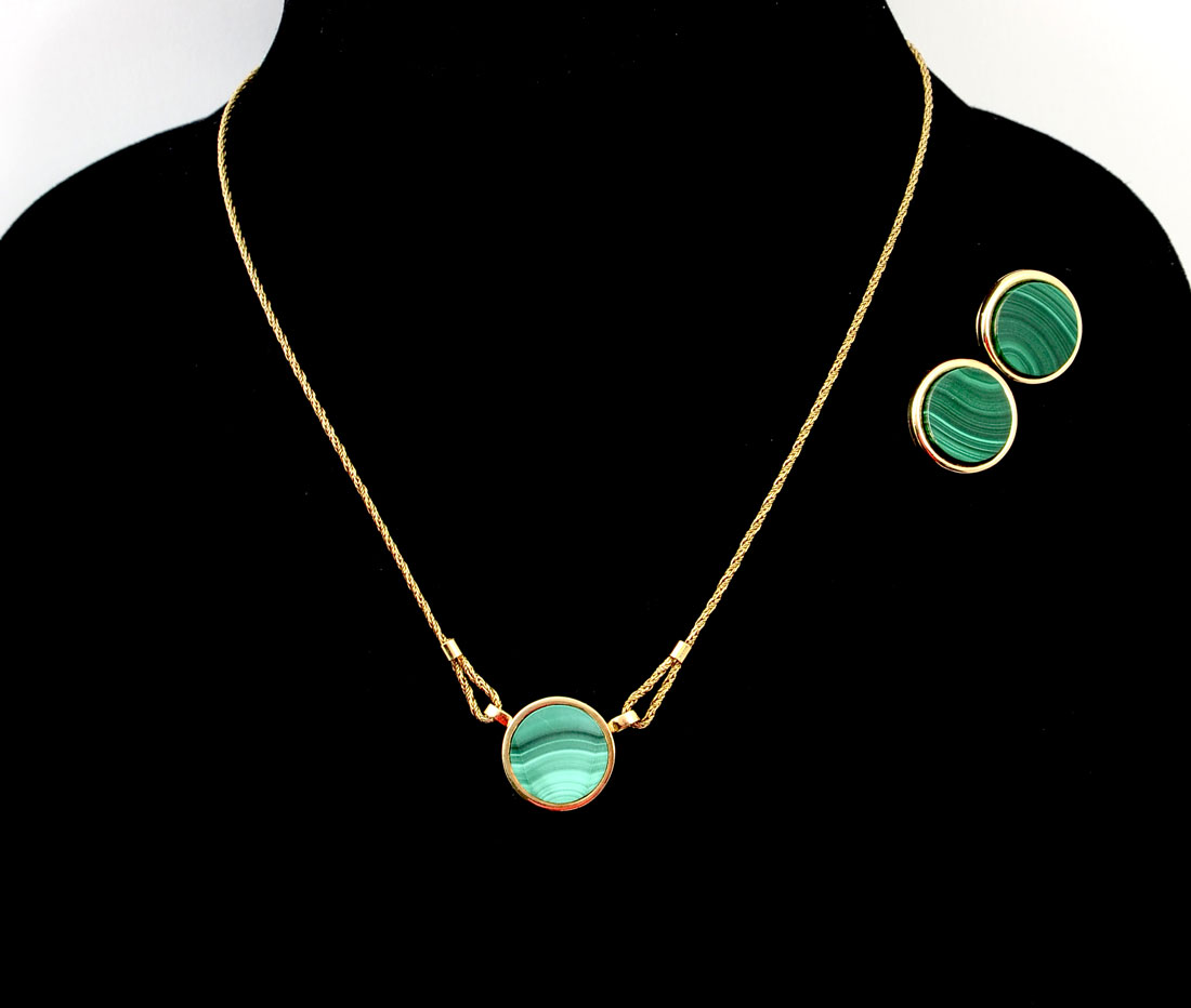 Appraisal: K MALACHITE NECKLACE EARRING SET K yellow gold necklace and