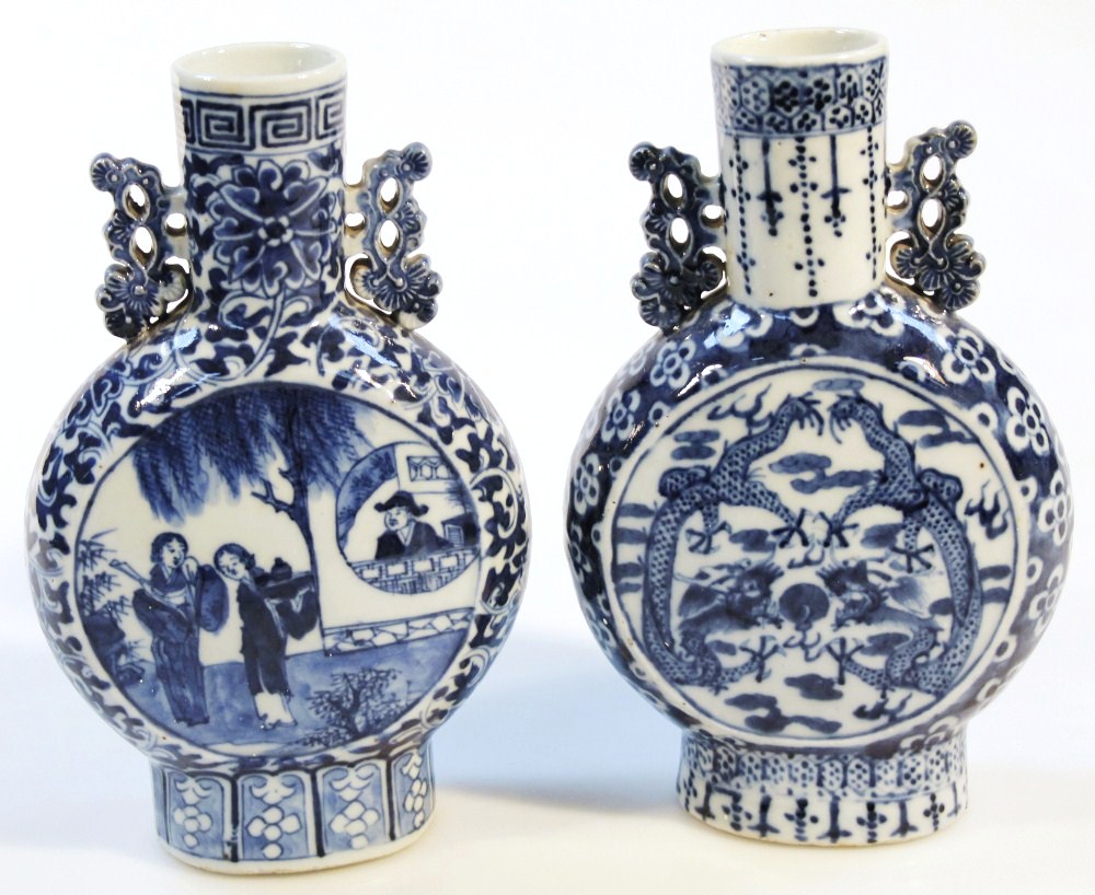 Appraisal: A pair of early thC Chinese porcelain blue and white