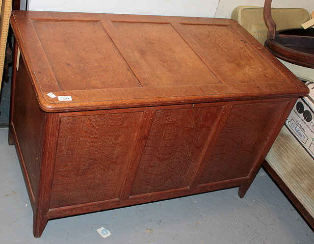 Appraisal: AN EARLY TH CENTURY PANELLED OAK AND CEDAR-LINED BLANKET BOX