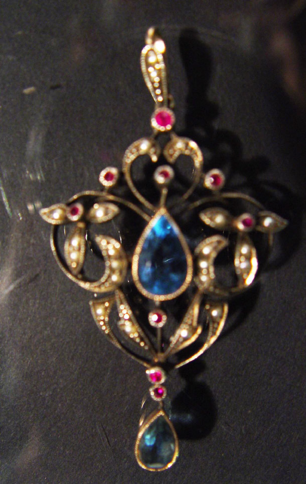 Appraisal: Edwardian aquamarine ruby and seed pearl pendant