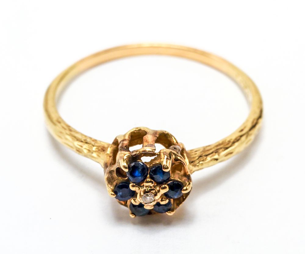 Appraisal: Yellow Gold Diamond Sapphires Ring K yellow gold diamond and