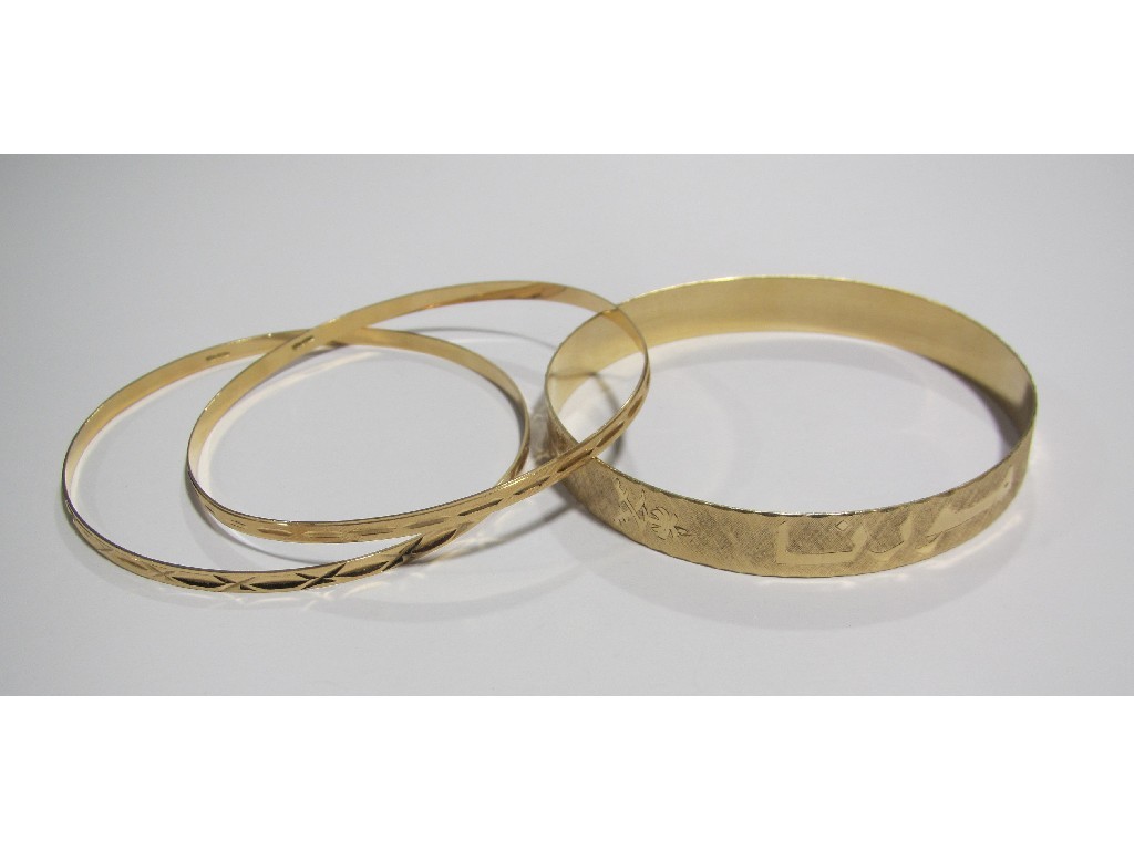 Appraisal: Three ct gold bangles Approximately gms