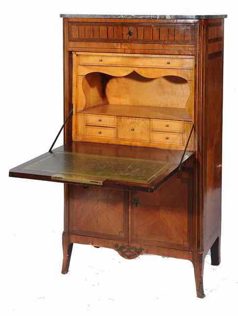 Appraisal: AN EARLY TH CENTURY DUTCH SATINWOOD SECRETAIRE ABATTANT the fitted