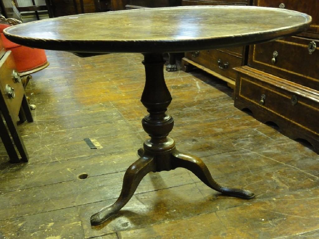 Appraisal: A Georgian elm occasional table with circular tray top raised