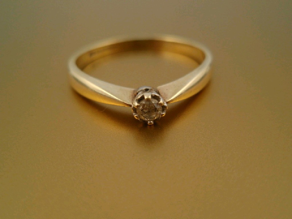 Appraisal: A diamond solitaire ring set in ct gold