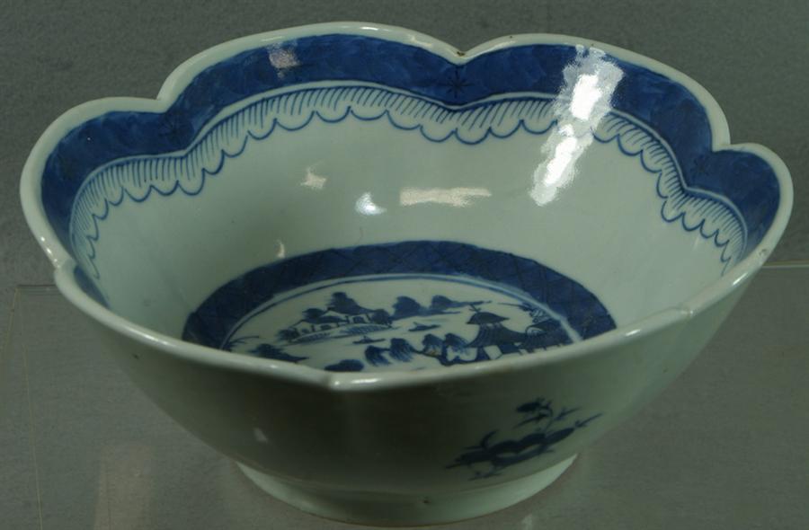 Appraisal: Canton round scalloped bowl d h chip on outside rim